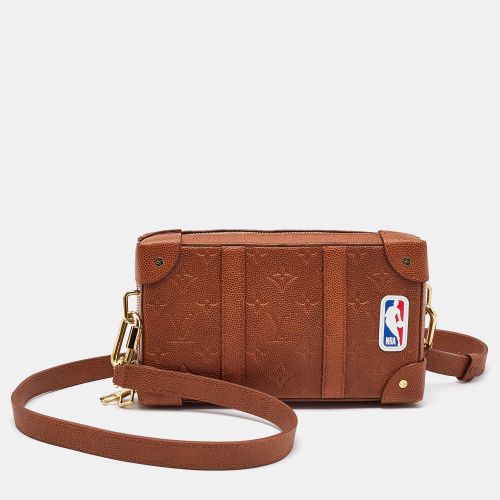 X NBA Monogram Ball Grain Leather Soft Trunk Wallet - Louis Vuitton - Modalova