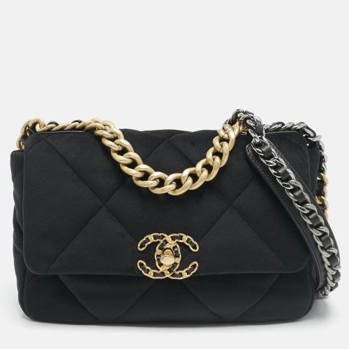 Quilted Velvet Small 19 Flap Bag - Chanel - Modalova