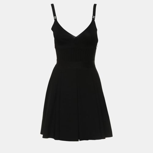 C Classic Pleated Dress with CC Logo Embellishments - Chanel - Modalova