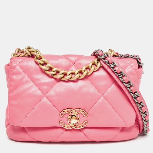 Quilted Leather Medium 19 Flap Bag - Chanel - Modalova