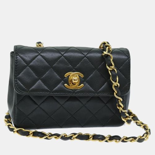 Quilted Lambskin Turnlock Flap Bag - Chanel - Modalova