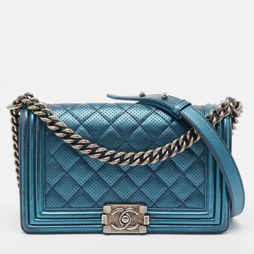 Metallic Perforated Quilted Leather Medium Boy Flap Bag - Chanel - Modalova