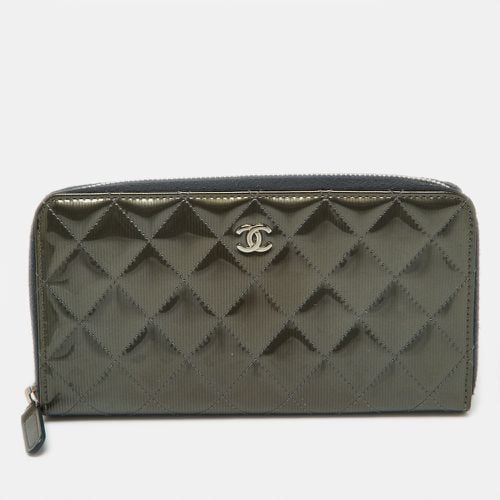 Olive Quilted Patent Leather Classic Zip Around Wallet - Chanel - Modalova