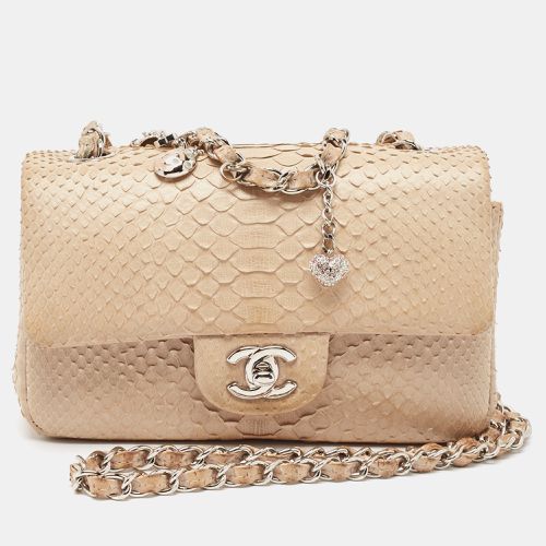 Python Small Charm Single Flap Bag - Chanel - Modalova