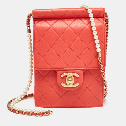 Quilted Leather Vertical Pearl Chain Clutch - Chanel - Modalova