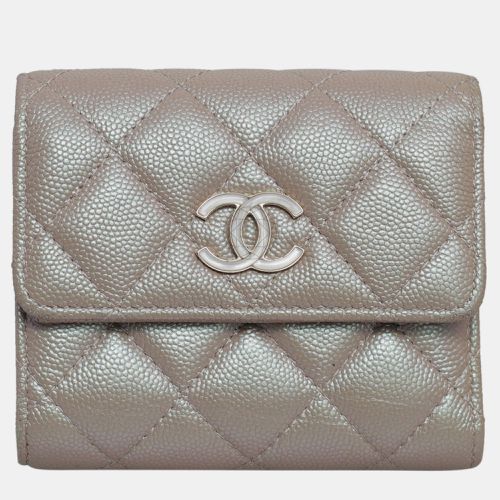 Irridescent Caviar Tri-Fold Wallet - Chanel - Modalova