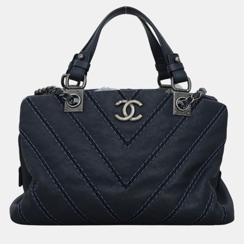 Calfskin Leather Double Stitch CC Chevron 2-Way Tote Bag - Chanel - Modalova