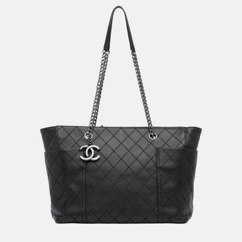 Medium CC Stitched Calfskin Pocket Zipped Chain Tote - Chanel - Modalova