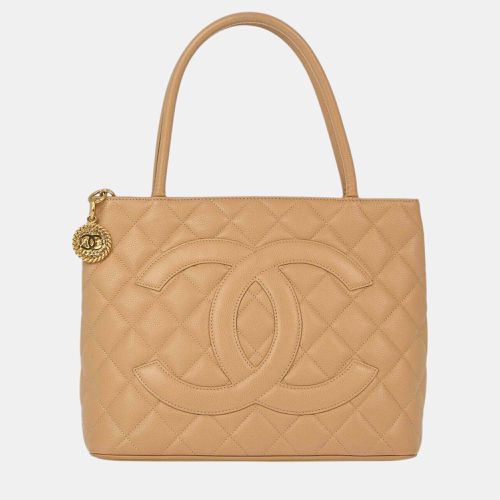 Calfskin Medallion Tote Handbag - Chanel - Modalova