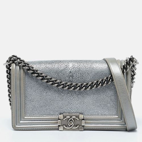 Silver Leather and Stingray Medium Boy Flap Bag - Chanel - Modalova