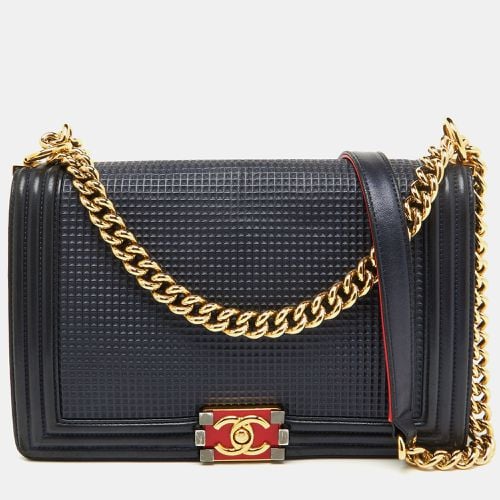 Leather Cube Embossed Medium Boy Flap Bag - Chanel - Modalova