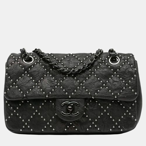 Washed Lambskin Studded Metal Beauty Flap - Chanel - Modalova