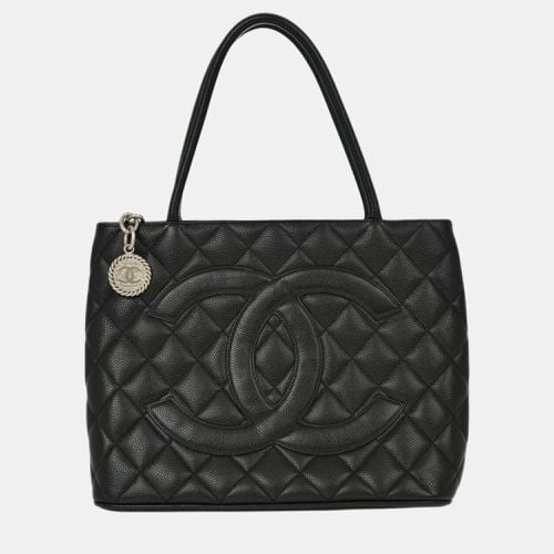 Calfskin Medallion Tote Handbag - Chanel - Modalova