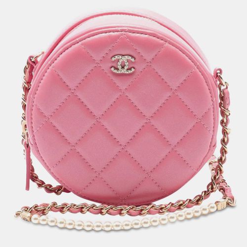 Quilted Lambskin Round Pearl Clutch with Chain - Chanel - Modalova