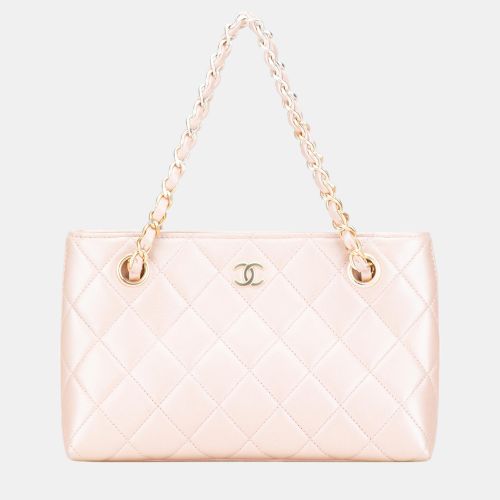 CC Quilted Irisdescent Lambskin Chain Handbag - Chanel - Modalova