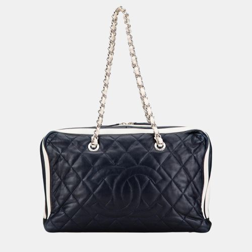 Quilted Calfskin Venice Shoulder Bag - Chanel - Modalova