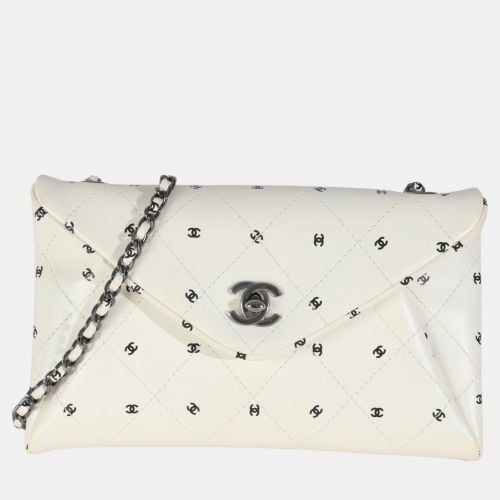 Lambskin CC Logo Envelope Clutch With Chain - Chanel - Modalova