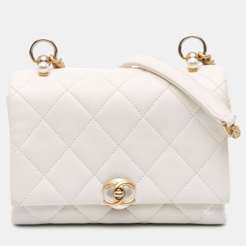 Leather Pearl CC Accordion Flap Shoulder Bag - Chanel - Modalova