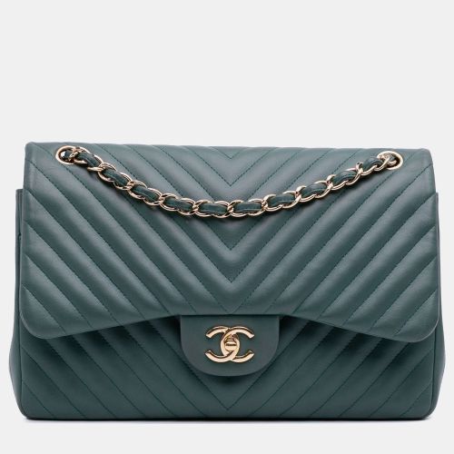 Jumbo Classic Chevron Lambskin Double Flap - Chanel - Modalova