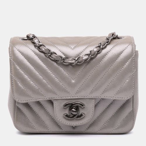 Mini Square Classic Chevron Iridescent Calfskin Single Flap - Chanel - Modalova