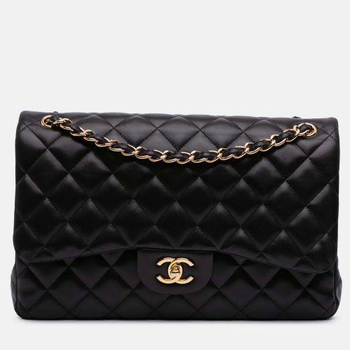 Classic Double Flap Jumbo Lambskin Shoulder Bag - Chanel - Modalova
