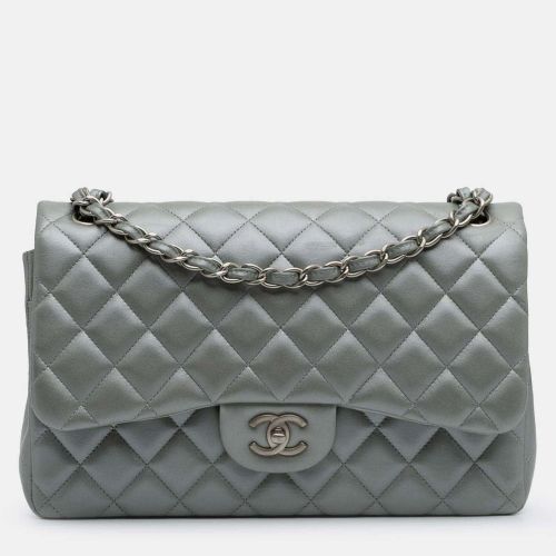 Classic Double Flap Jumbo Lambskin Shoulder Bag - Chanel - Modalova