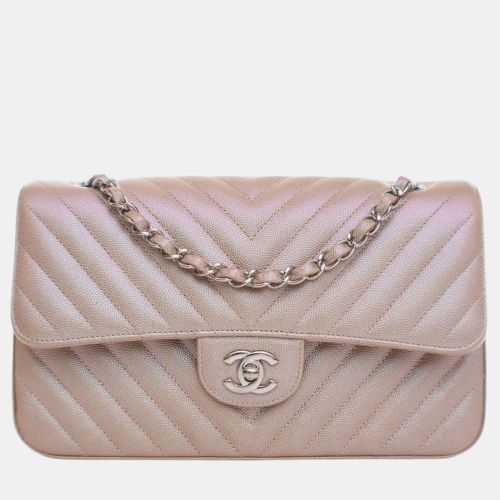 Medium Classic Chevron Iridescent Caviar Double Flap - Chanel - Modalova