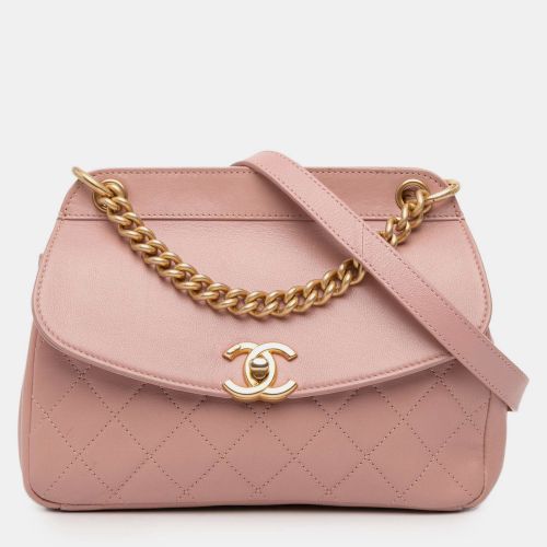 Quilted Lambskin Curved Flap - Chanel - Modalova