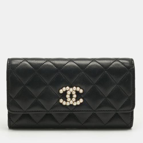Quilted Leather CC Pearl Flap Wallet - Chanel - Modalova
