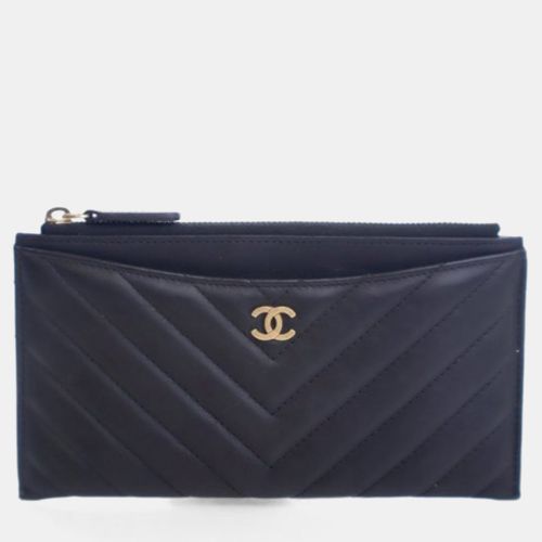 Lambskin Chevron Quilted Zip Pouch - Chanel - Modalova