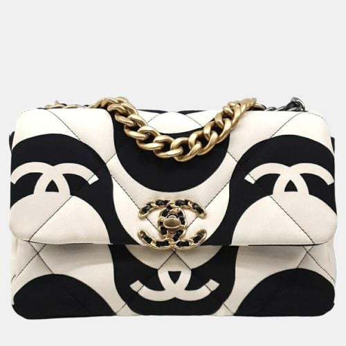 White Fabric Small 19 Flap Shoulder Bag - Chanel - Modalova