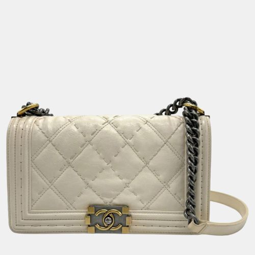 Off-White Calfskin Quilted Mini Boy Flap White Shoulder Bag - Chanel - Modalova