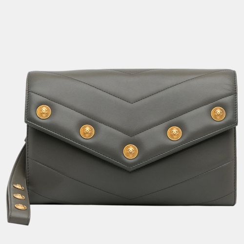 Medallion Chevron Flap Clutch - Chanel - Modalova