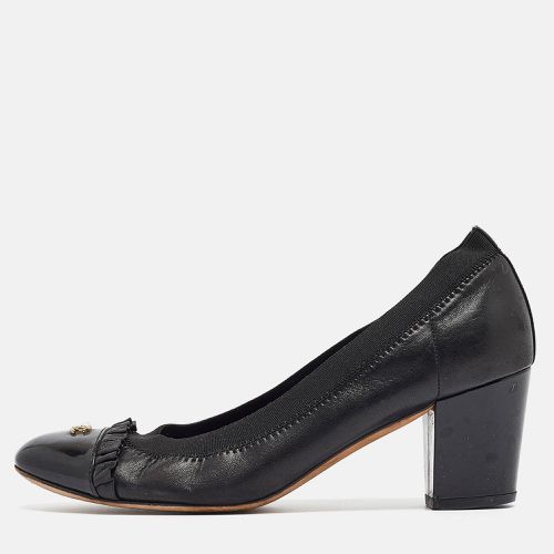 Leather And Elastic Cap Toe Pumps Size 37 - Chanel - Modalova