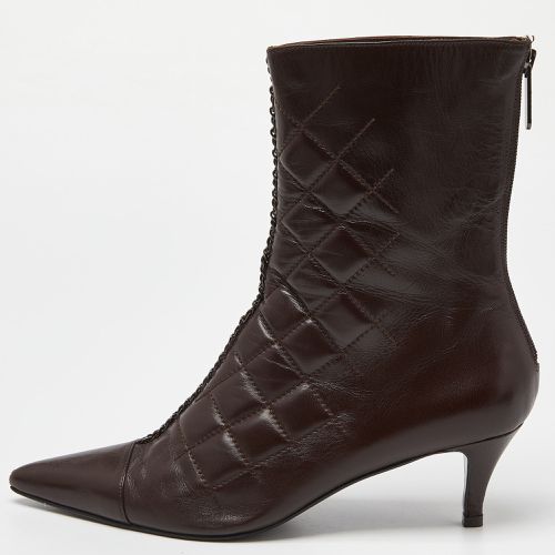 Quilted Leather Chain Detail Pointed Toe Ankle Boots Size 40 - Chanel - Modalova