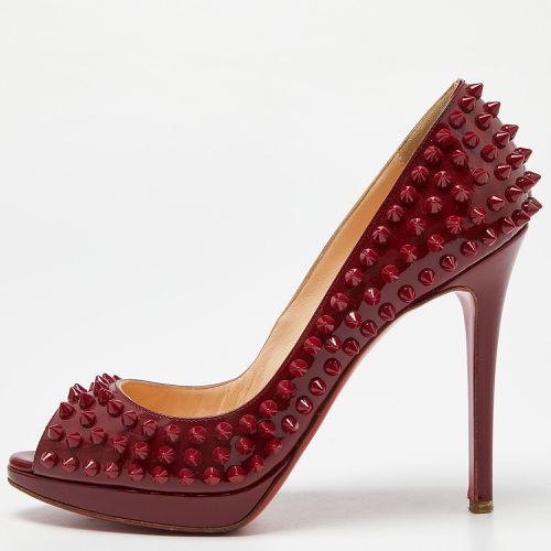 Patent Leather Yolanda Spiked Peep-Toe Pumps Size 37.5 - Christian Louboutin - Modalova