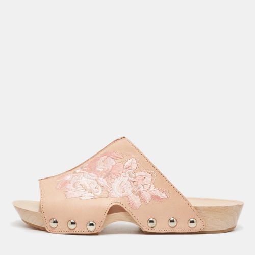 Peach Leather Embroidered Wooden Clogs Size 37.5 - Alexander McQueen - Modalova