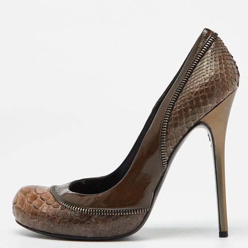 Green Python and Patent Leather Round Toe Pumps Size 38.5 - Alexander McQueen - Modalova