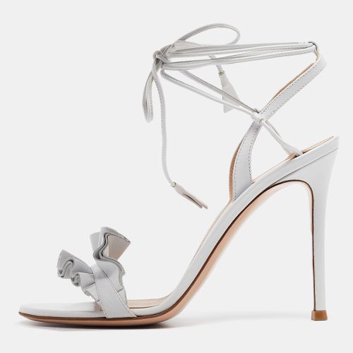 Light Leather Ruffled Ankle Wrap Sandals Size 38.5 - Gianvito Rossi - Modalova