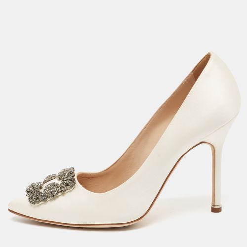 Ivory Satin Hangisi Pumps Size 39.5 - Manolo Blahnik - Modalova