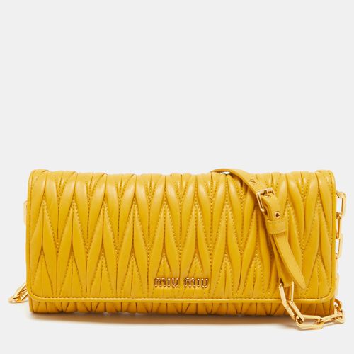 Mustard Matelassé Leather Flap Wallet On Chain - Miu Miu - Modalova