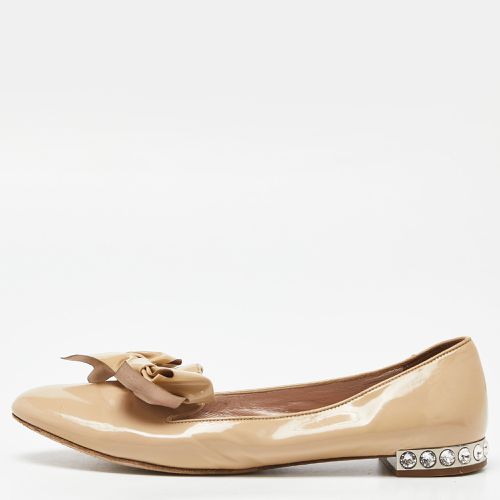 Patent Leather Bow Detail Crystal Embellished Heel Ballet Flats Size 39 - Miu Miu - Modalova