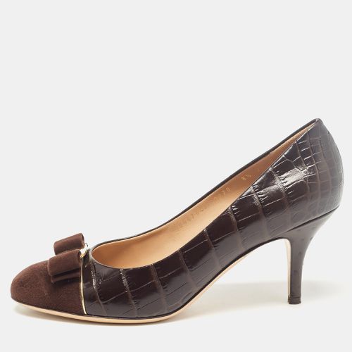 Embossed Croc and Suede Vara Bow Pumps 39 - Salvatore Ferragamo - Modalova