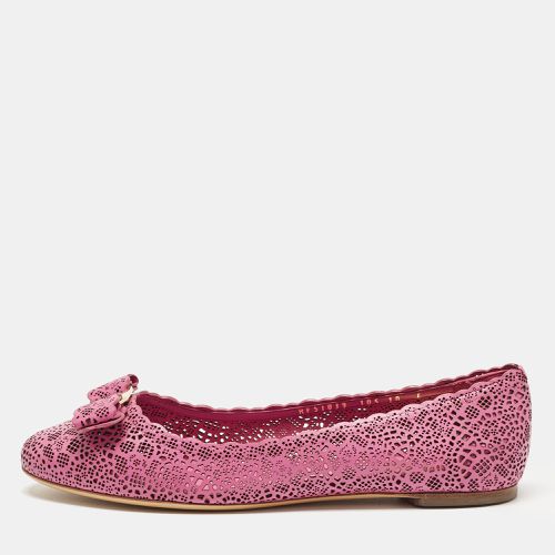 Magenta Leather Lasercut Vara Bow Ballet Flats Size 40.5 - Salvatore Ferragamo - Modalova