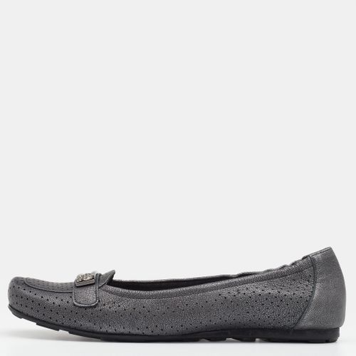 Metallic Perforated Leather Crystal Embellished Slip On Loafers Size 41 - Stuart Weitzman - Modalova