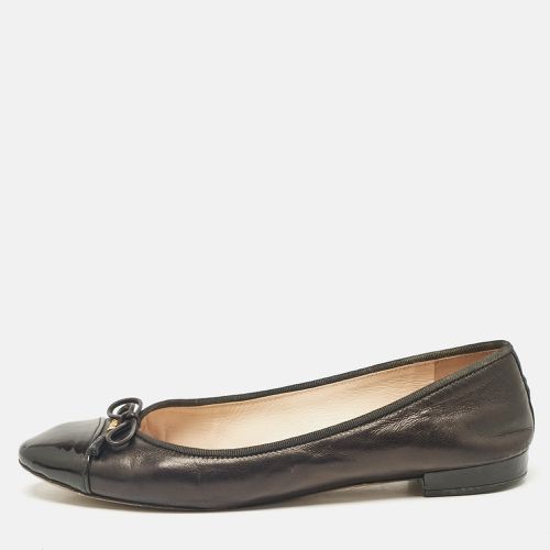 Leather and Patent Leather Cap Toe Bow Ballet Flats Size 39.5 - Prada - Modalova