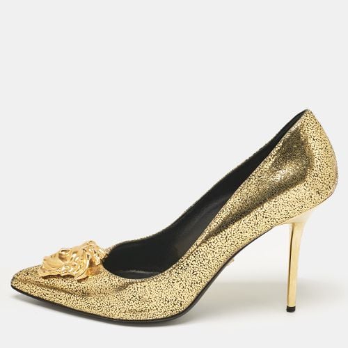 Textured Suede Medusa Pumps Size 40 - Versace - Modalova