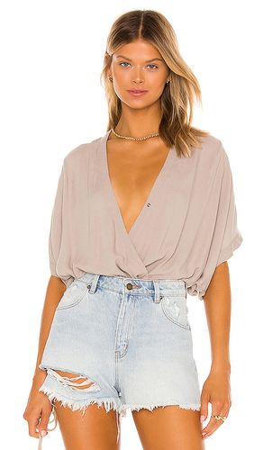 Beach crepe top en color taupe talla L (también en M, S, XS) - Bobi - Modalova