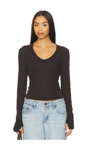 X REVOLVE X Revolve Cashmere Easy Cuffed U Top en . Taille L. Also en M, S, XS - Enza Costa - Modalova