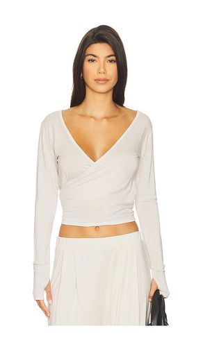 Aziel Long Sleeve Cross Front Tee in . Taglia L. Also in M, S, XL - Michael Lauren - Modalova